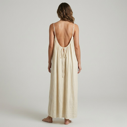 שמלת גב פתוח קלילה ומחמיאה