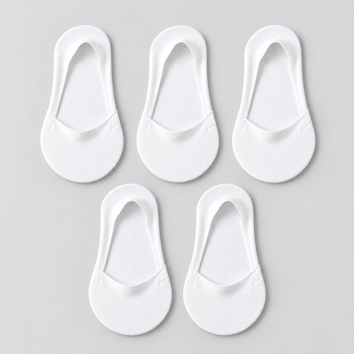Five white low-cut socks with smooth opening edges; pack contains 5 pairs.