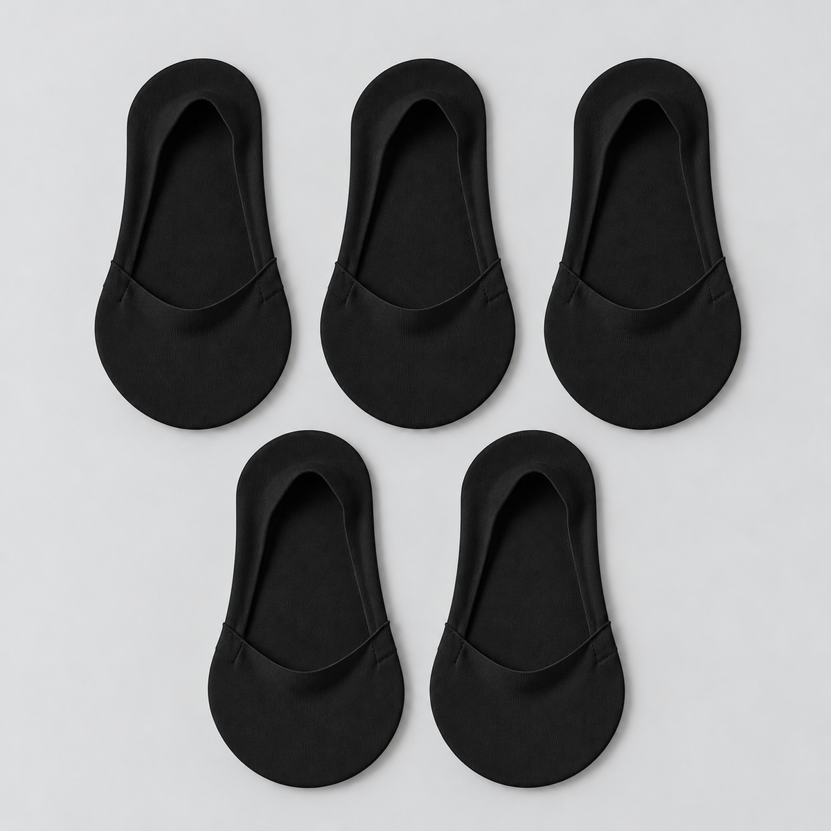 Five black low-cut socks with smooth opening edges; pack contains 5 pairs.